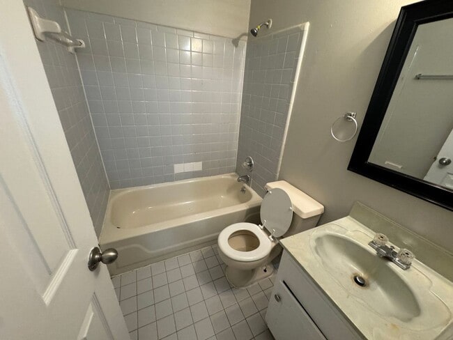 Building Photo - 5164 Walton Lake