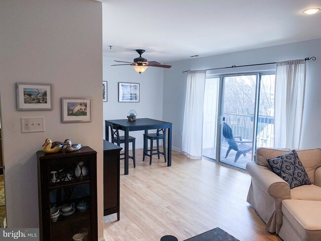 Building Photo - 553 McManus Way