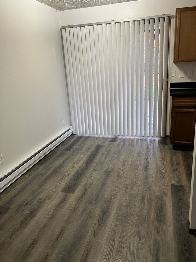 Foto del edificio - 1204 N B St