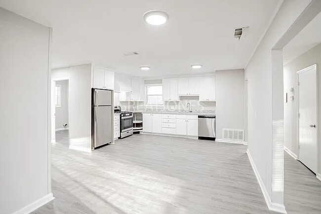 Building Photo - 1816 Wellborn Dr