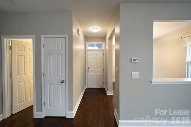 Foto del edificio - 121 Walnut Cove Dr