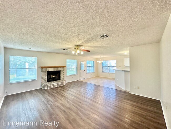 Foto del edificio - 5 br, 2.5 bath House - 606 Bowen Avenue