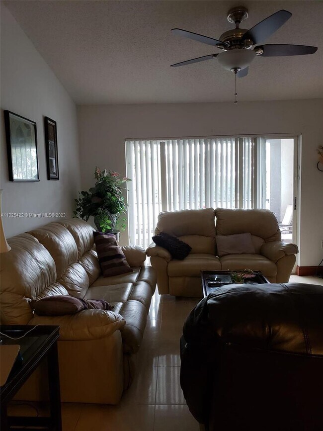 Foto del edificio - 4580 NW 107th Ave