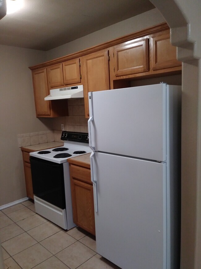 Building Photo - 714 Sonesta Dr