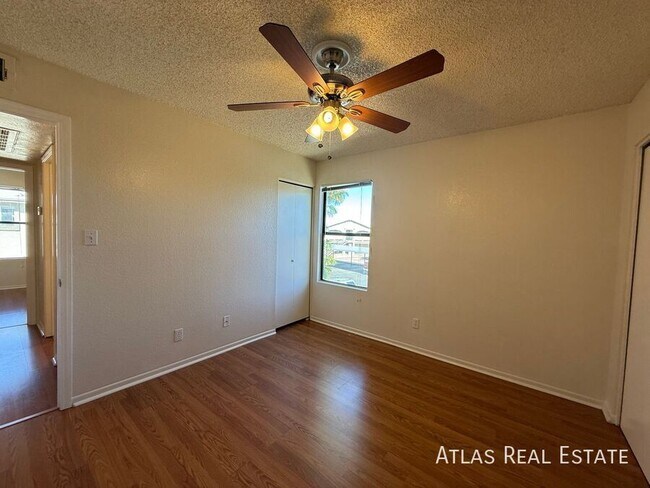 Foto del edificio - 465 W Ivyglen St