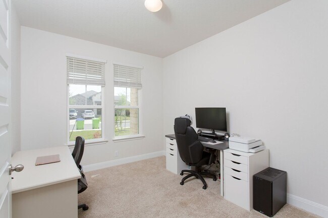 Building Photo - Perfect NW Home available for Rent!  Novem...