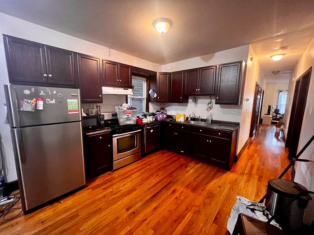 Primary Photo - 18 Bynner St