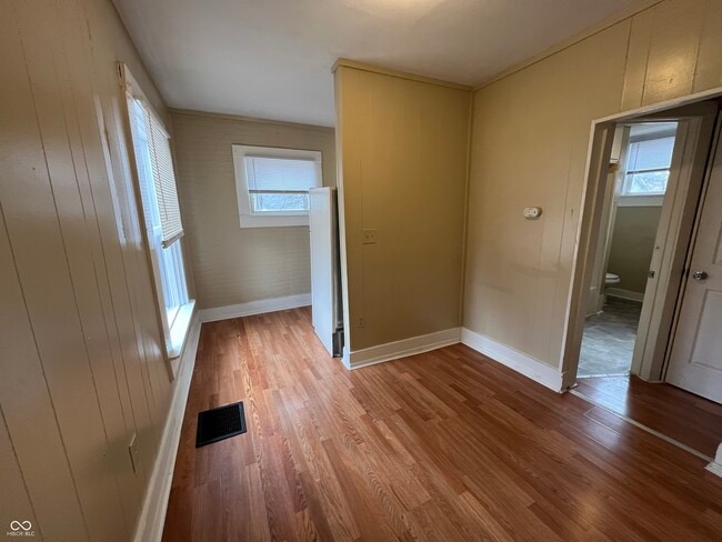 Building Photo - 2821 E 13th St