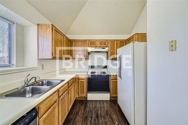 Foto del edificio - 905 Boxwood Dr