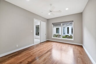 Building Photo - 910 Peachwood Bend