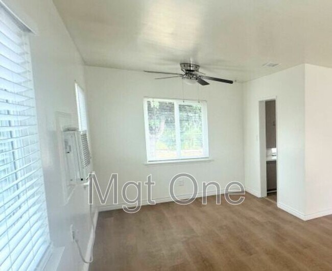 Foto del edificio - 12821 16th St