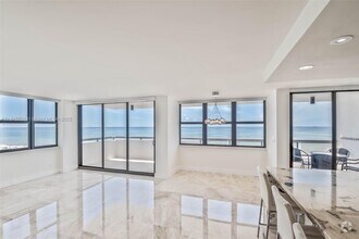 Building Photo - 2555 Collins Ave