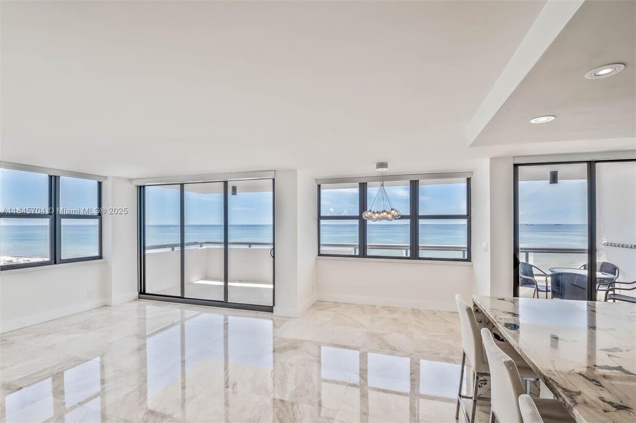 Foto principal - 2555 Collins Ave