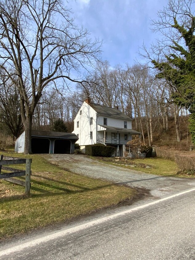 Primary Photo - 3 br, 1 bath House - 262 PUMPING STATION ROAD