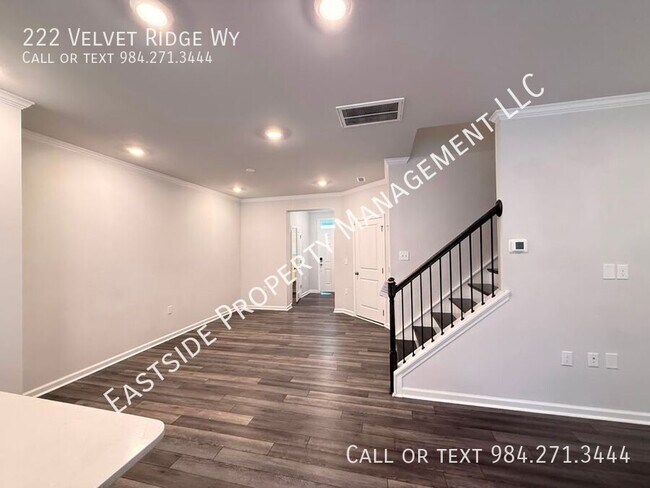 Foto del edificio - 222 Velvet Rdg Wy