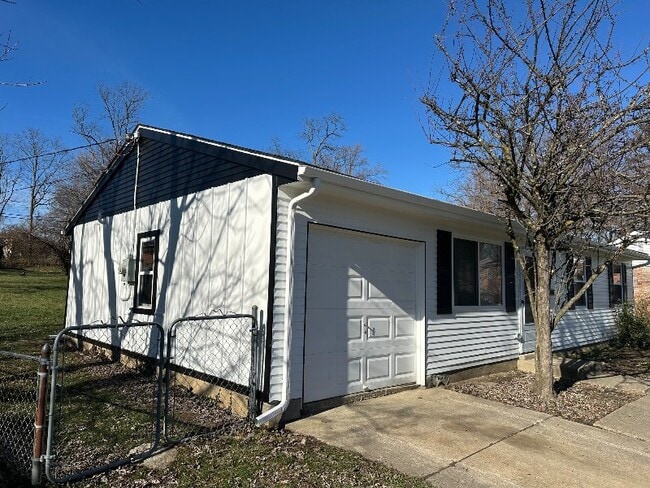 Photo - 139 Raintree Rd House