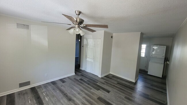 Foto del edificio - Adorable Sunset Hills Condo - 2BR/1ba