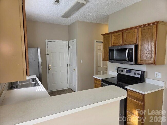 Foto del edificio - 5325 Timbertop Ln