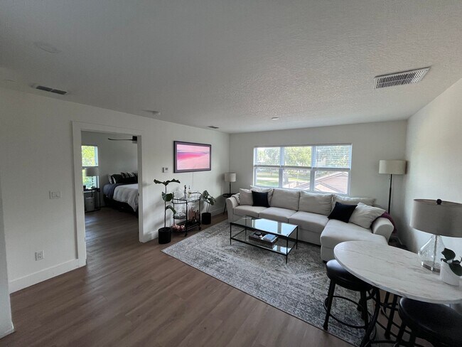Foto del edificio - 2710 E Jefferson St