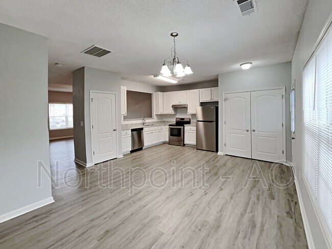 Building Photo - 8625 Thomas Ln