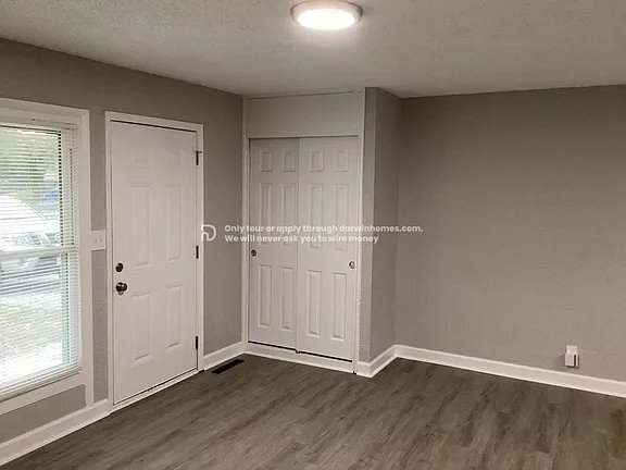 Foto del edificio - 4806 E 45th St