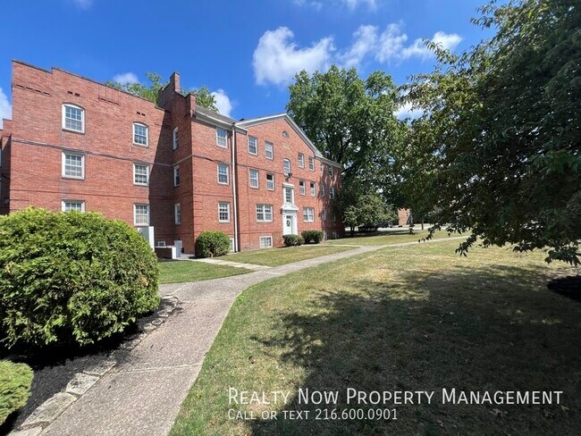 Foto del edificio - 2481 Noble Rd