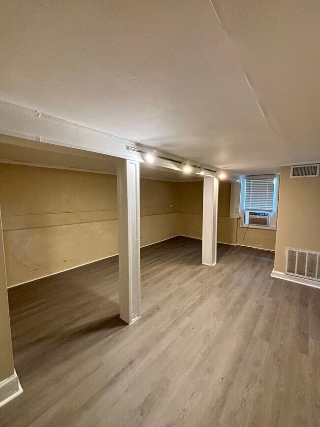 Photo - Live at the Color Wheel - Walk to UNC! House