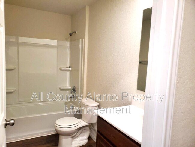 Foto del edificio - 715 Retama Pass