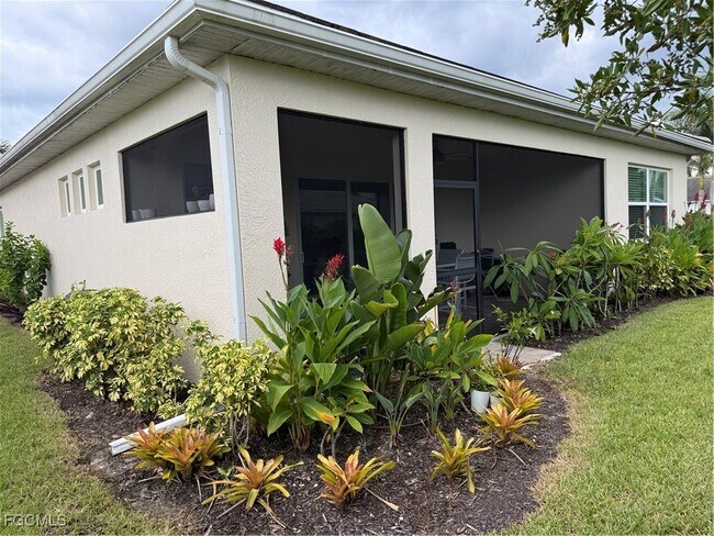 Foto del edificio - 16542 Crescent Beach Way