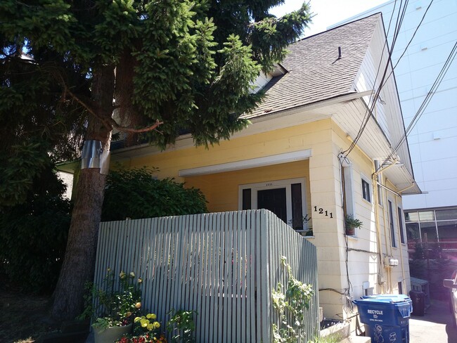 Building Photo - 1211 E Olive St