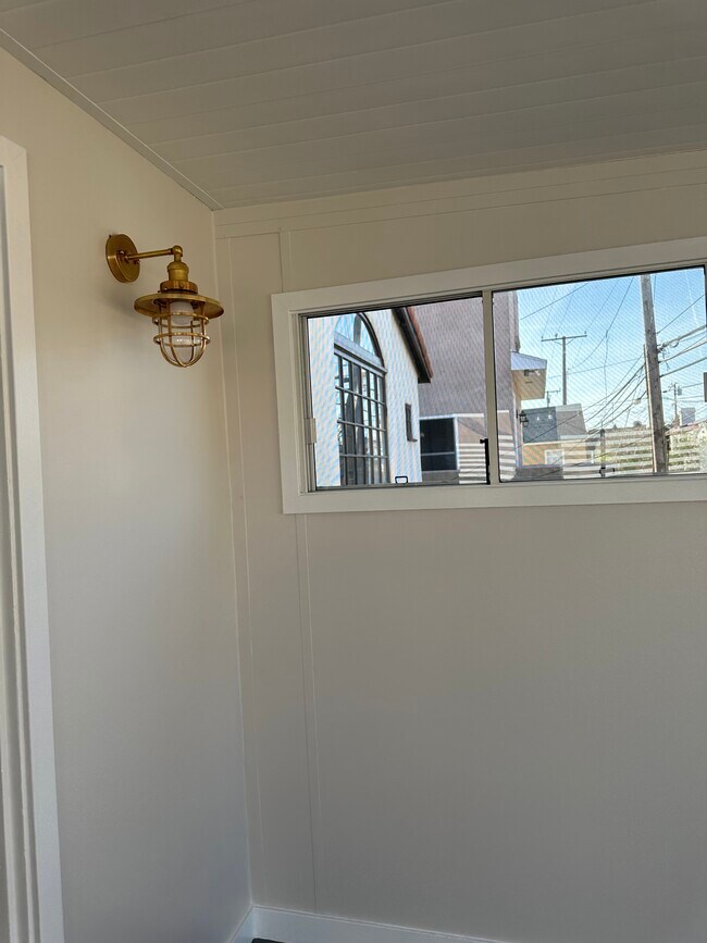 Building Photo - 5267 E Ocean Blvd