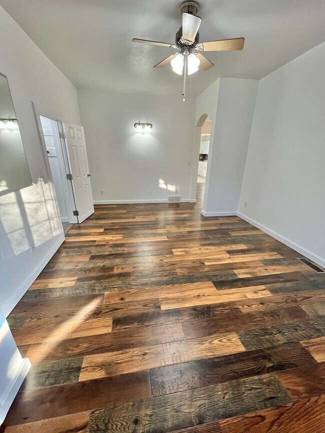 Foto del edificio - Spacious Fully Remodeled Ground Floor Duplex!