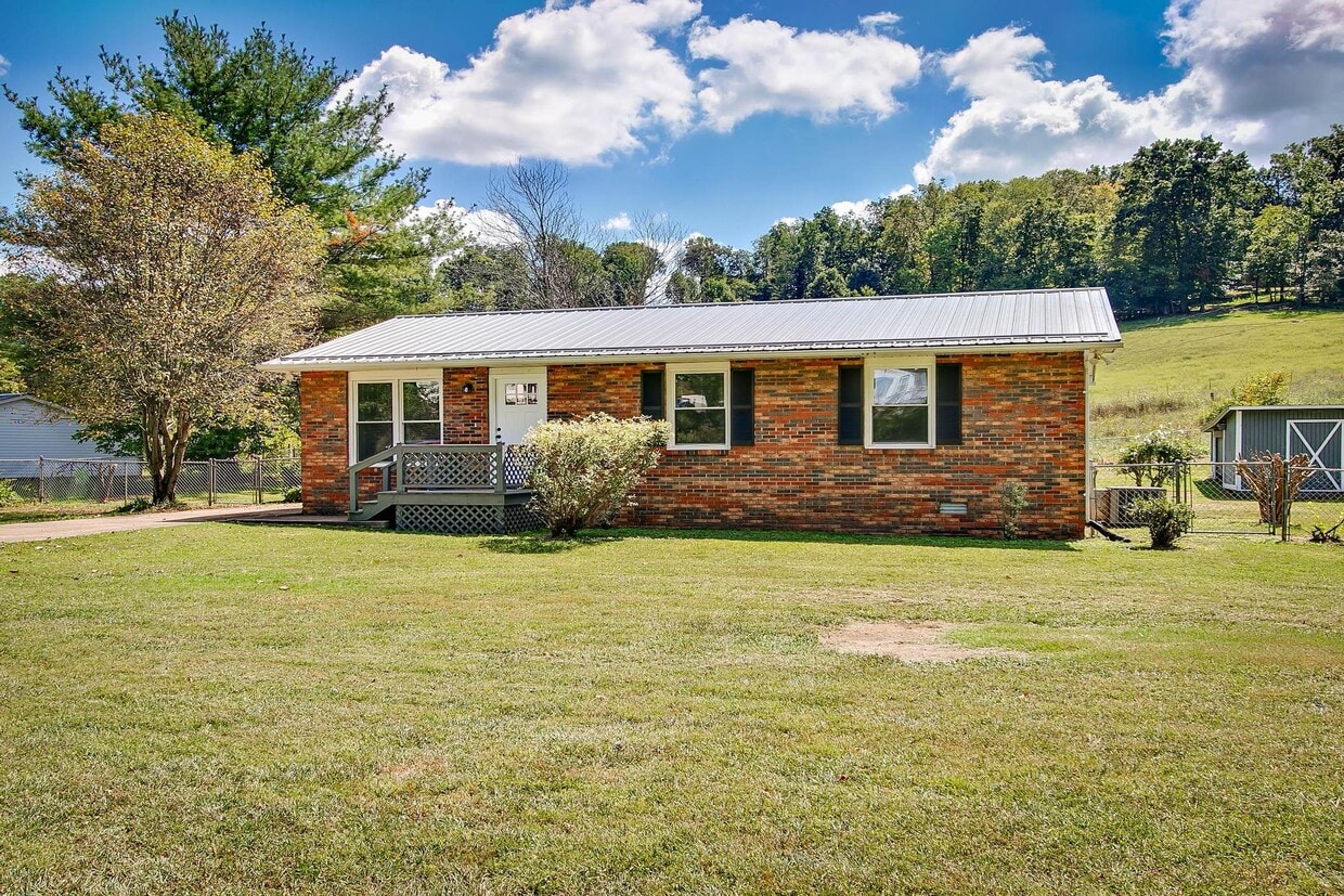 Primary Photo - 1205 Morning Star Ln