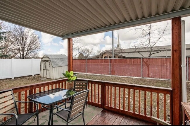 Building Photo - Cozy 5 Bed, 3 Bath Home Pet Friendly & Spacious