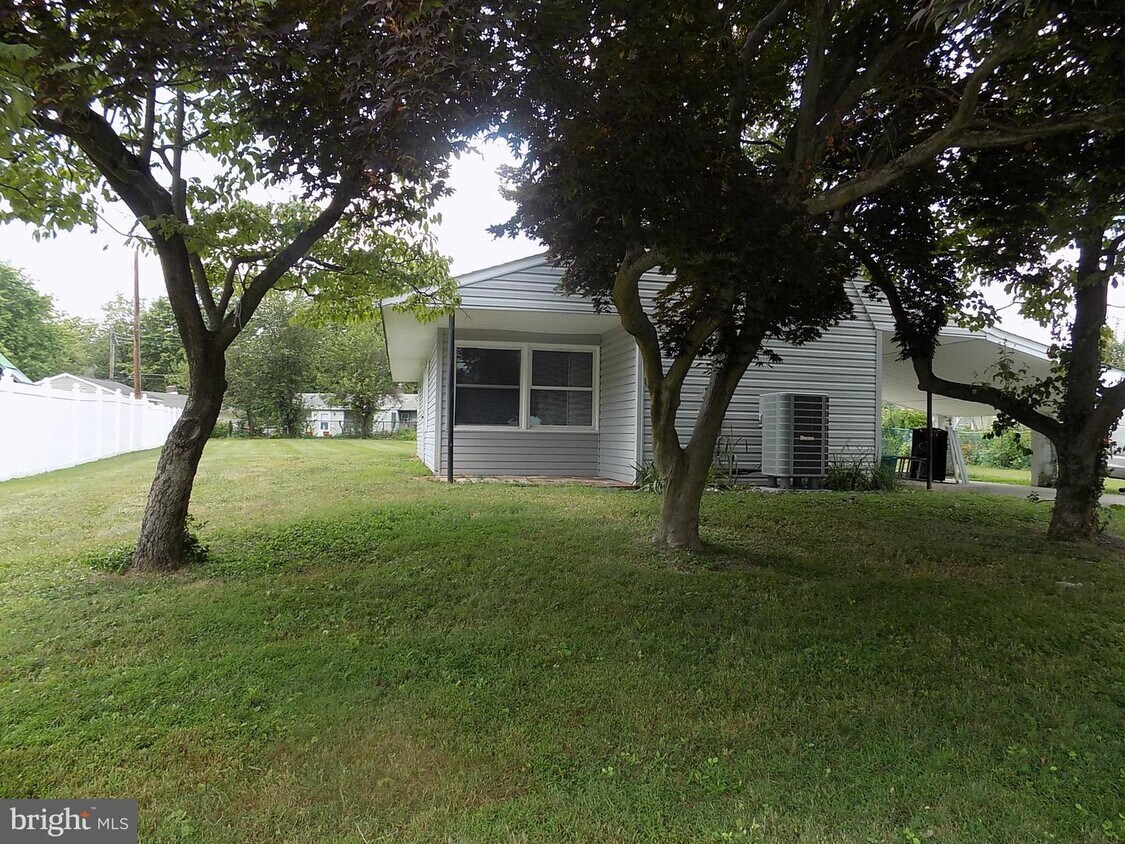 3 Evergreen Ln, Levittown, PA 19054 House Rental in Levittown, PA