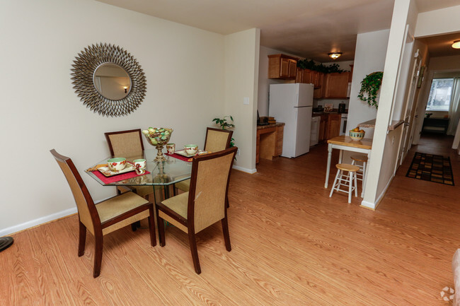 Área de comedor - Patriot Pointe Apartments