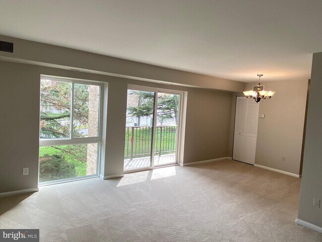 Foto del edificio - 6141 Edsall Rd