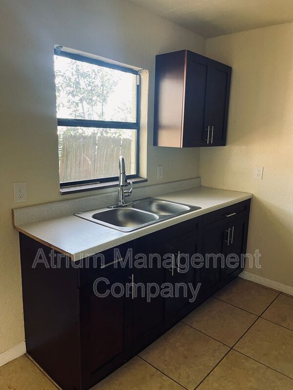 Foto del edificio - 1081 S Deleon Ave