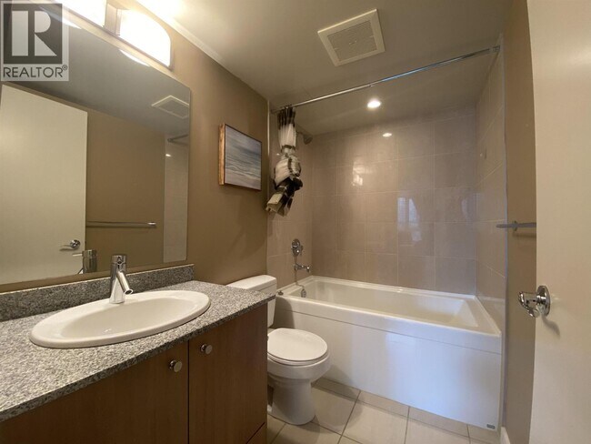 Photo du bâtiment - 1212 Howe St