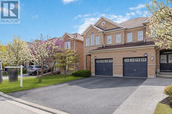Building Photo - 3872 Skyview St