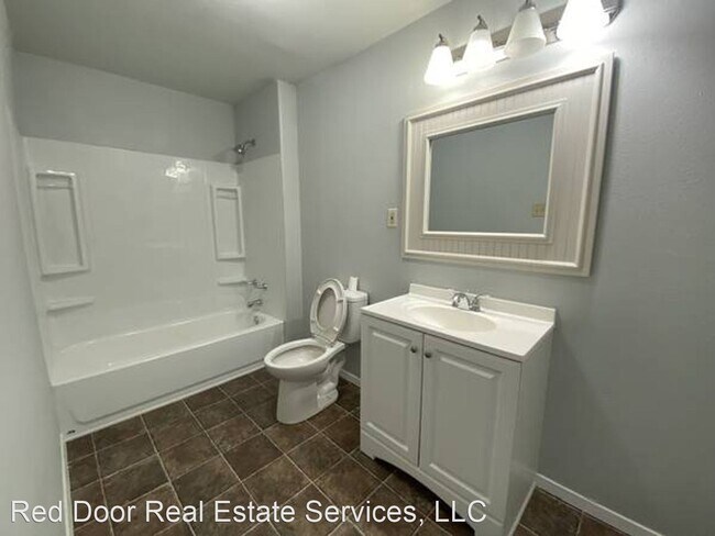 Building Photo - 3 br, 2 bath House - 606 Continental Dr.