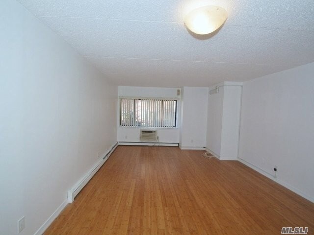 Foto del edificio - 71-30 162nd St