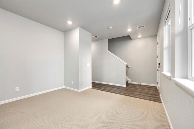 Foto del edificio - Gorgeous NEW Three Story Townhome with two car attached garage!