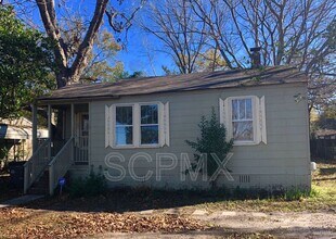 Building Photo - 2653 Lawrence Ave