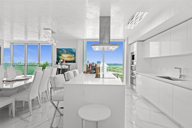 Building Photo - 330 Sunny Isles Blvd