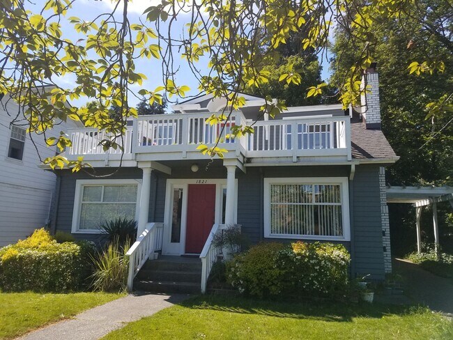 Building Photo - 1821 Bigelow Ave N