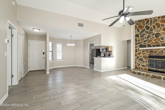 Foto del edificio - 7005 Huntington Woods Cir E