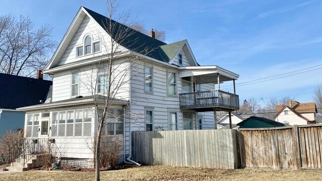 Building Photo - 1105 Minnehaha Ave E