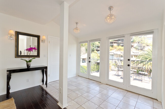 Building Photo - 2001 Pinehurst Rd