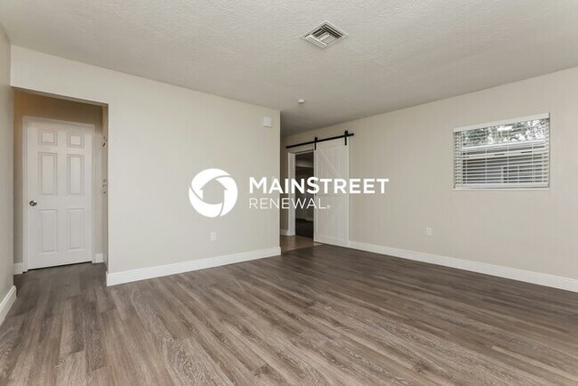 Building Photo - 3 Bedroom Pet-Friendly Home in EUSTIS, FL with Main Street Renewal